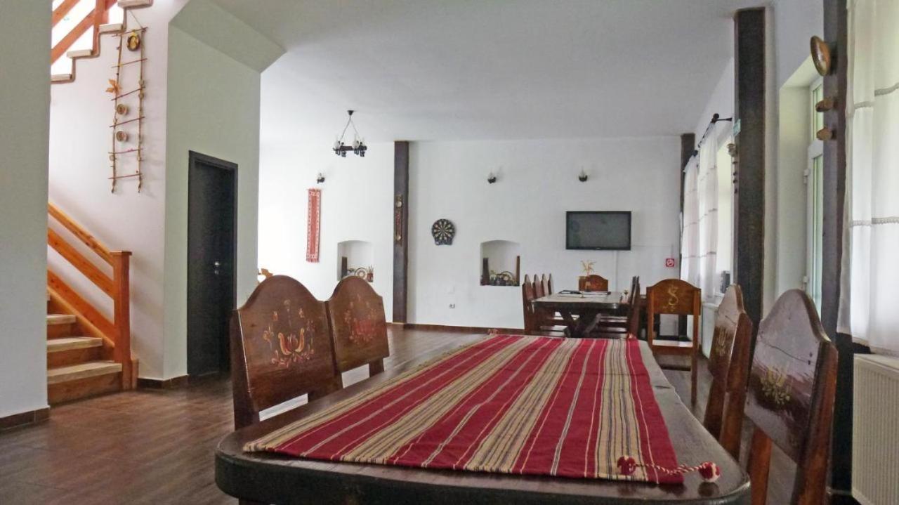 Sura Pietrei Craiului Hotel Zărneşti Eksteriør billede