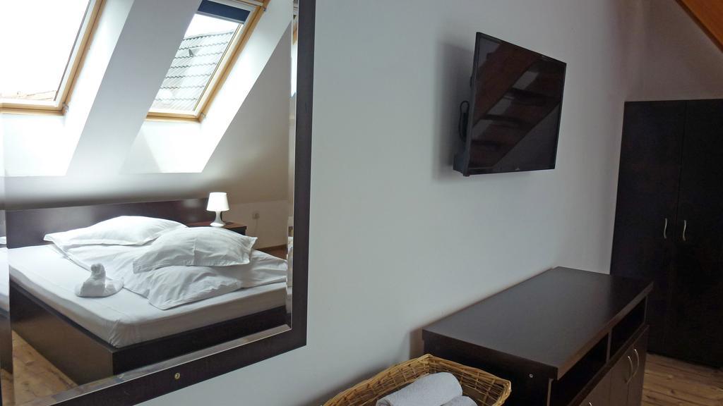 Sura Pietrei Craiului Hotel Zărneşti Eksteriør billede